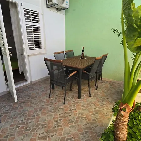 Darijo Apartment *